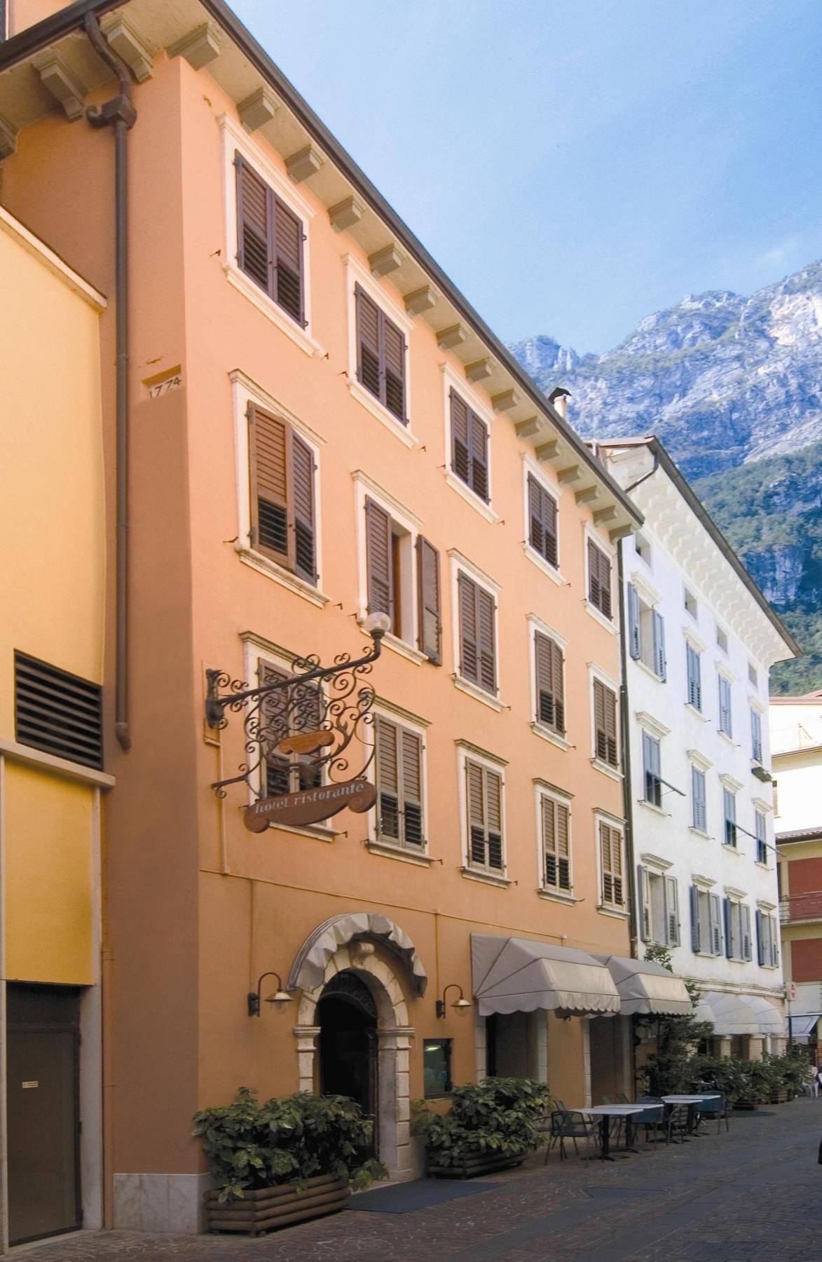 Hotel Antico Borgo Riva del Garda Exterior photo